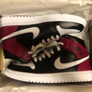 Wmns Air Jordan 1 Mid Noble Red Black White